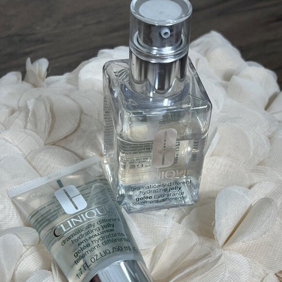 CLINIQUE Dramatically Different Hydrating Jelly 4.2 oz Pump Bottle & 1.7 oz Tube - Picture 2 of 5